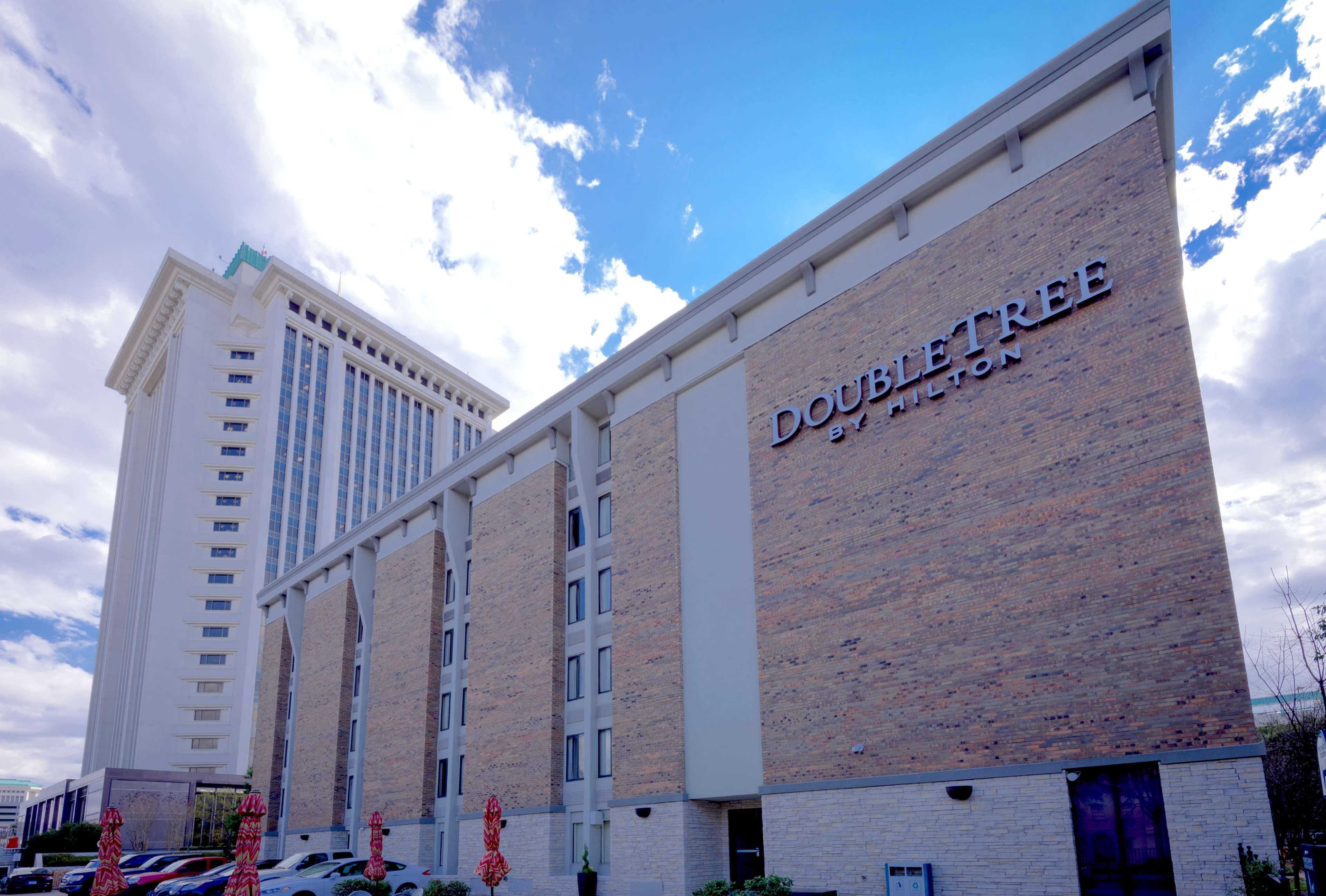 Doubletree By Hilton Montgomery Downtown Exterior foto