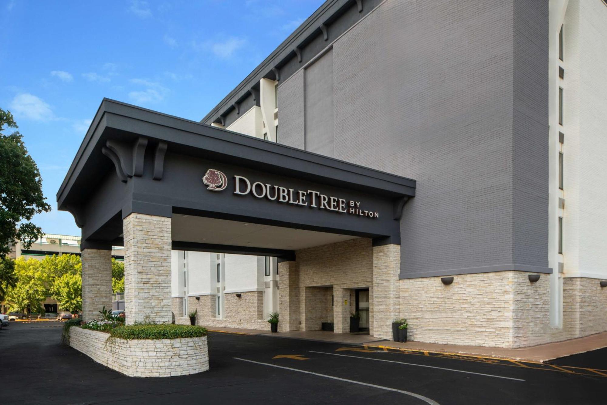 Doubletree By Hilton Montgomery Downtown Exterior foto